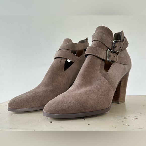 Michael Kors Walden Suede Mushroom Gray Bootie Women's Size 11 M - Picture 1 of 9